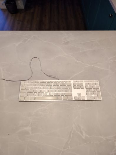 Apple Wired Keyboard (USB) A1243