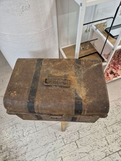 Small Antique Tin steamer trunk