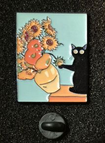 Van gogh / sunflowers and cat ! pin back badge.