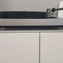 Hi End Audiophile Quality Clearaudio Concept Turntable With a top Verify tonearm upgrade, absolutely Pristine like New boxed Stunning