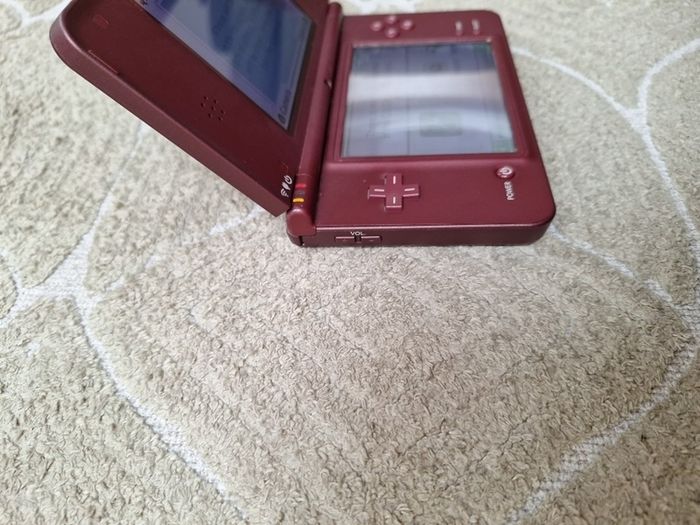 Nintendo DSI XL- Comes with Mario Kart DS