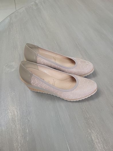 Brand new pair of beautiful taupe wedges, bioeco by arka