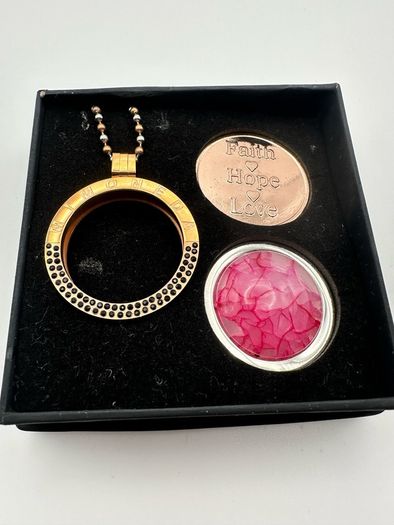 Mi Moneda Type Necklaces
