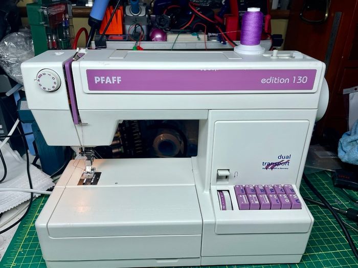 PFAFF Edition 130 Dual Transport (IDT) Heavy Duty Domestic Sewing Machine - Just fully serviced - Excellent condition - German made quality