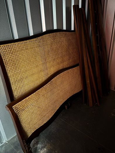 King Size Ratten Sleigh Bed