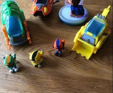 paw patrol bundle of large size figures and night light