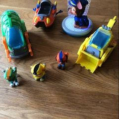 paw patrol bundle of large size figures and night light