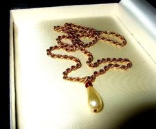 Vintage Hallmarked 'Rope' Chain & Teardrop Pendant