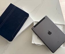 iPad 9th Gen WiFi & Cellular 64GB