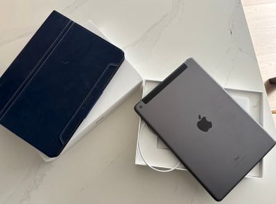 iPad 9th Gen WiFi & Cellular 64GB