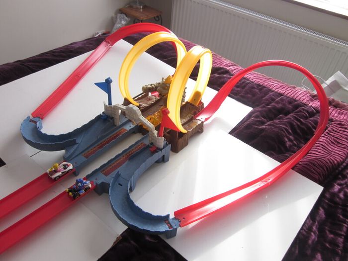 Hot Wheels Mario Kart Bowsers Castle