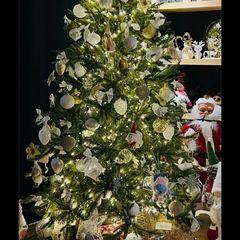 Christmas tree real look ONLY decorations not included