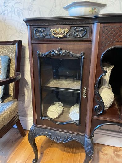 Vintage Mahogany Display Sideboard / Cocktail Cabinet