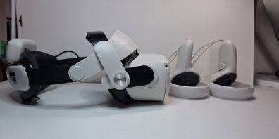 Meta Quest 2 with BoboVR M2 Pro