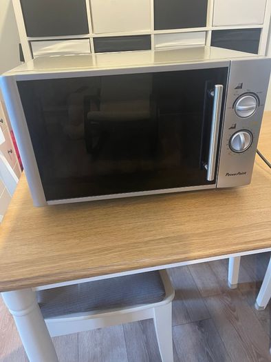 PowerPoint 25L 900W microwave
