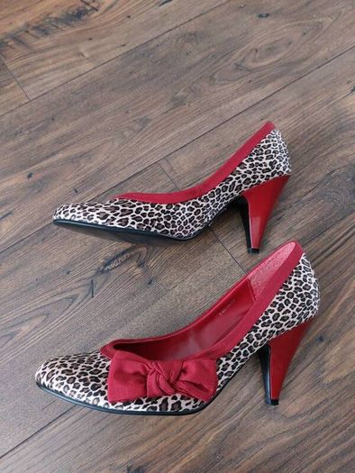 Schuh red shoes- uk7
