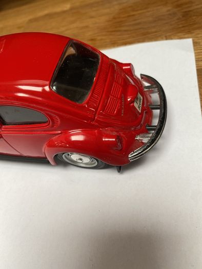 Maisto.volkswagen BW Beetle red midst scale 1:24  die cast VW