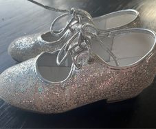 Roch Valley Low Heel kids silver Hologram Tap Shoes UK 9 EUC