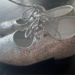 Roch Valley Low Heel kids silver Hologram Tap Shoes UK 9 EUC