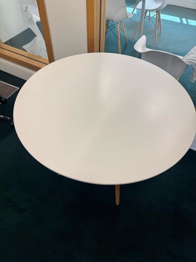 Eames-style Eiffel round dining table