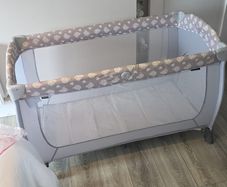 Hauck sleep and play travel cot