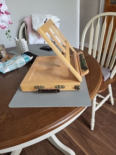 Artists tabletop easel with drawer