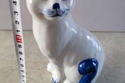 Lovely Porcelaine White And Blue Figurine Cat.