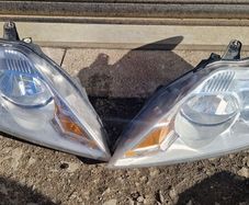 Pair ford focus headlights
