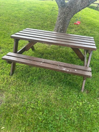 picnic table