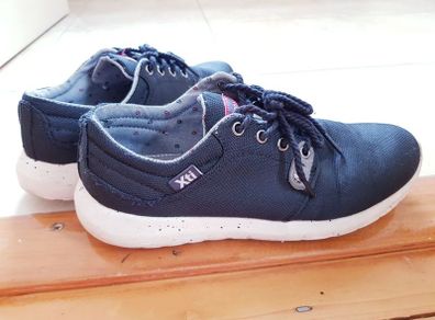 Black Canvas Shoes - Size 7