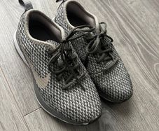 Nike boys trainers size 11uk