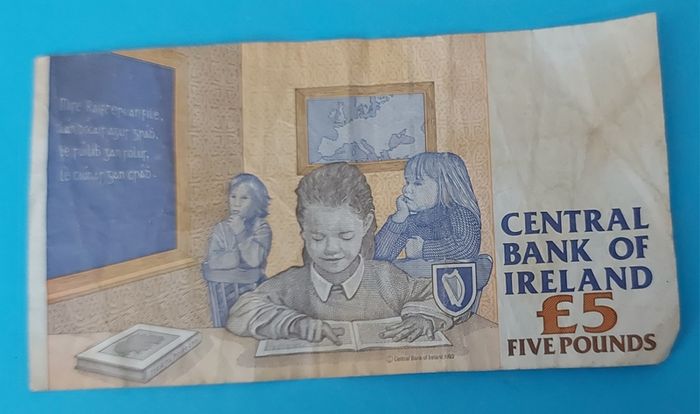 Irish 3 X 1999  Five Pound banknots in Fine  condition