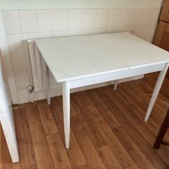 Compact extendable kitchen table