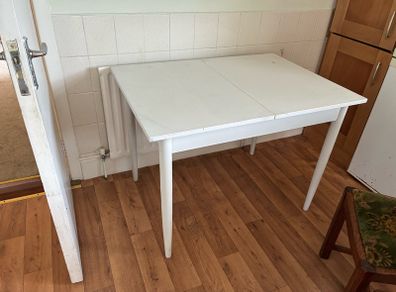 Compact extendable kitchen table