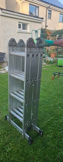 Multi purpose aluminium ladder