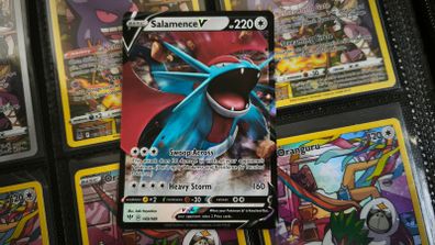 Salamence V ! Ultra Rare ! from Darkness Ablaze Set ! 2020 ! Pokemon Card !
