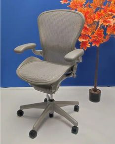 Herman Miller Aeron chair (Mineral Grey- Size B)