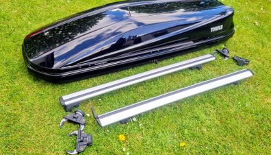 Thule Touring Sport roof box and Ford cross bars