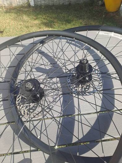 Disc Wheelset 700cc 9mmqr , 160mm disc rotors,  42x700 continental e contact