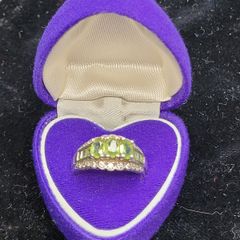 Sterling silver 925 ring with large roundish pale lime green stone