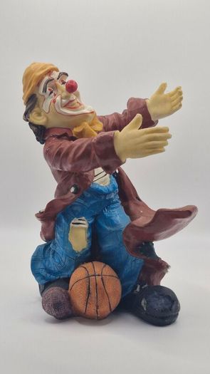 clown figure