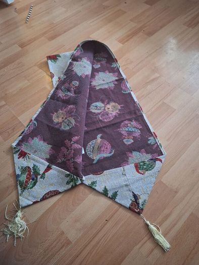Table Runner/Exquitely Designed Festive Tablewear