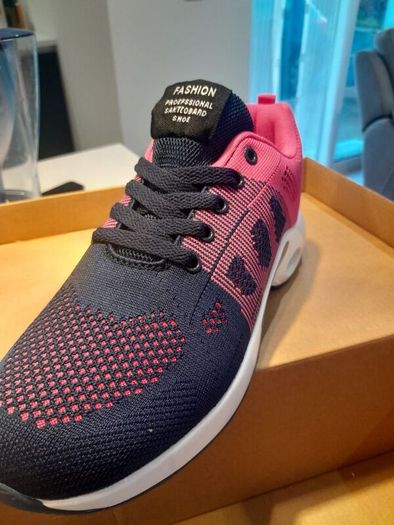 Navy and pink size 41 runners from caitlin dublin
