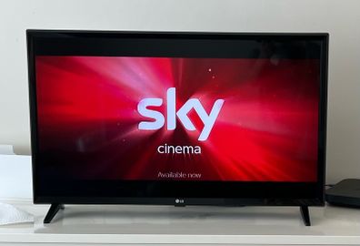 LG 32 inch flatscreen TV - 32LJ510B