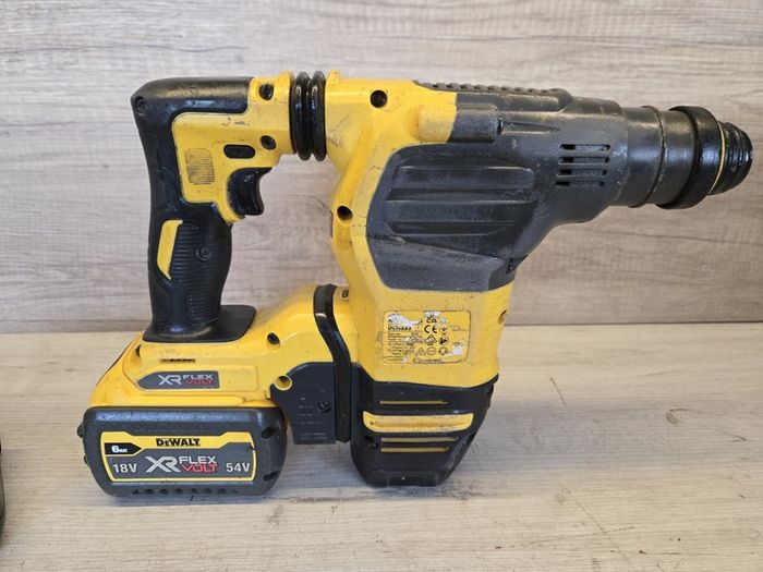 Dewalt DCH333 + Battery + Charger + Bits Set