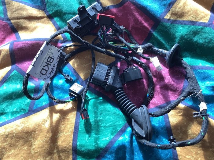 2007-14 Ford Mondeo Drivers Door Wiring Loom and Central Locking Control Module
