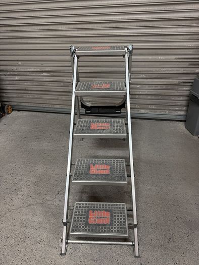 safety step ladder