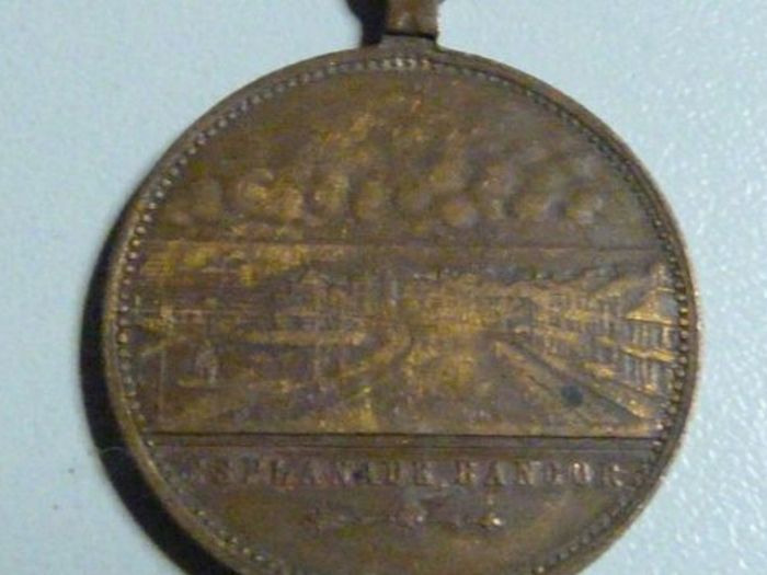 Antique Irish Spinning Wheel Medal
