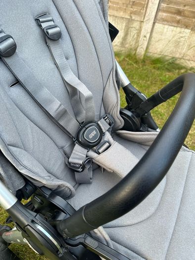 Mamas and Papas pram + Cybex seat and isofix bundle