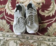 Runners size EU-40, UK-6.5 Free to take away ASAP, otherwise it goes to the bin.